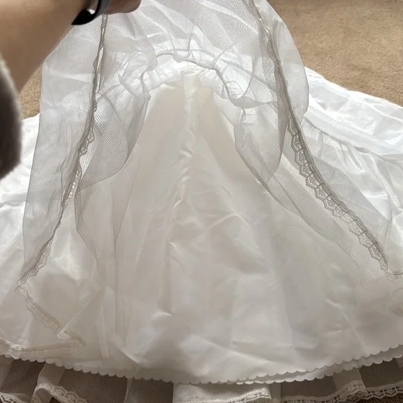 Full slip,white Poofy. Velcro closure girls teen / ladies S/M. Wedding/costume - Picture 11 of 17